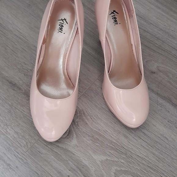 Fioni Heels - Picture 2 of 2